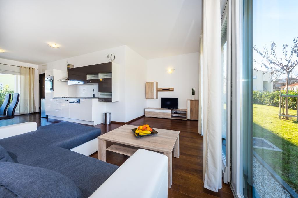 Queen Beach Apartments Nin Extérieur photo