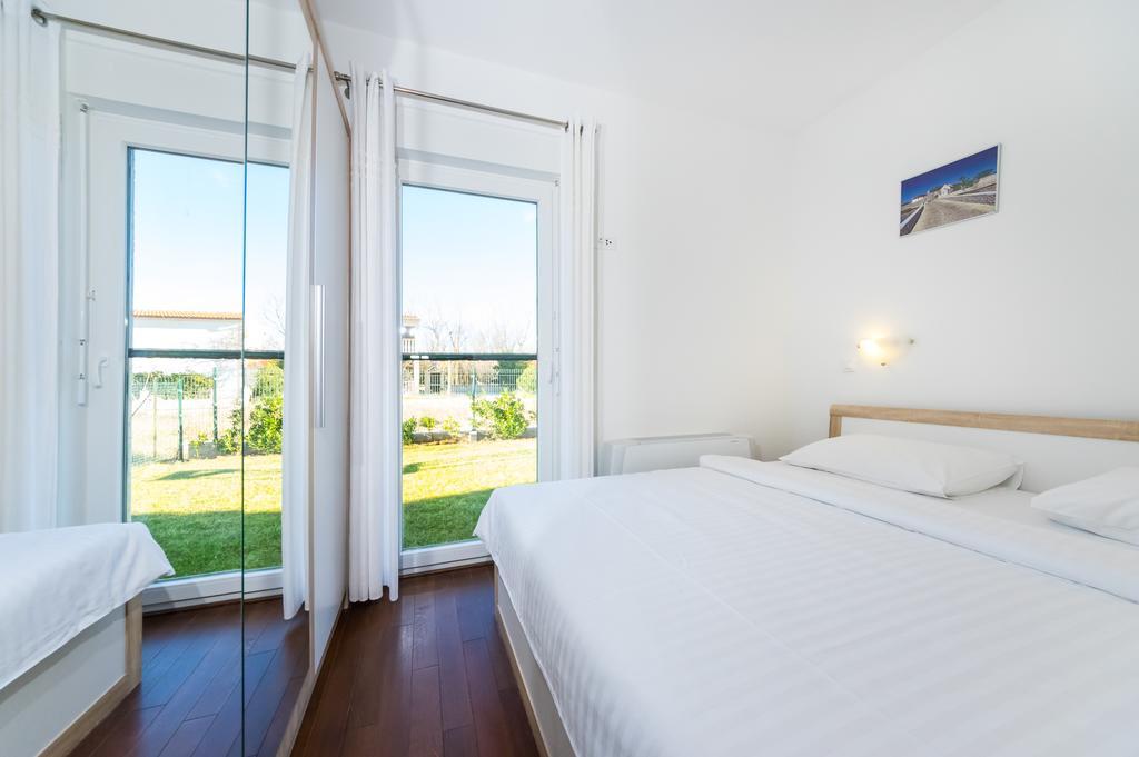 Queen Beach Apartments Nin Extérieur photo